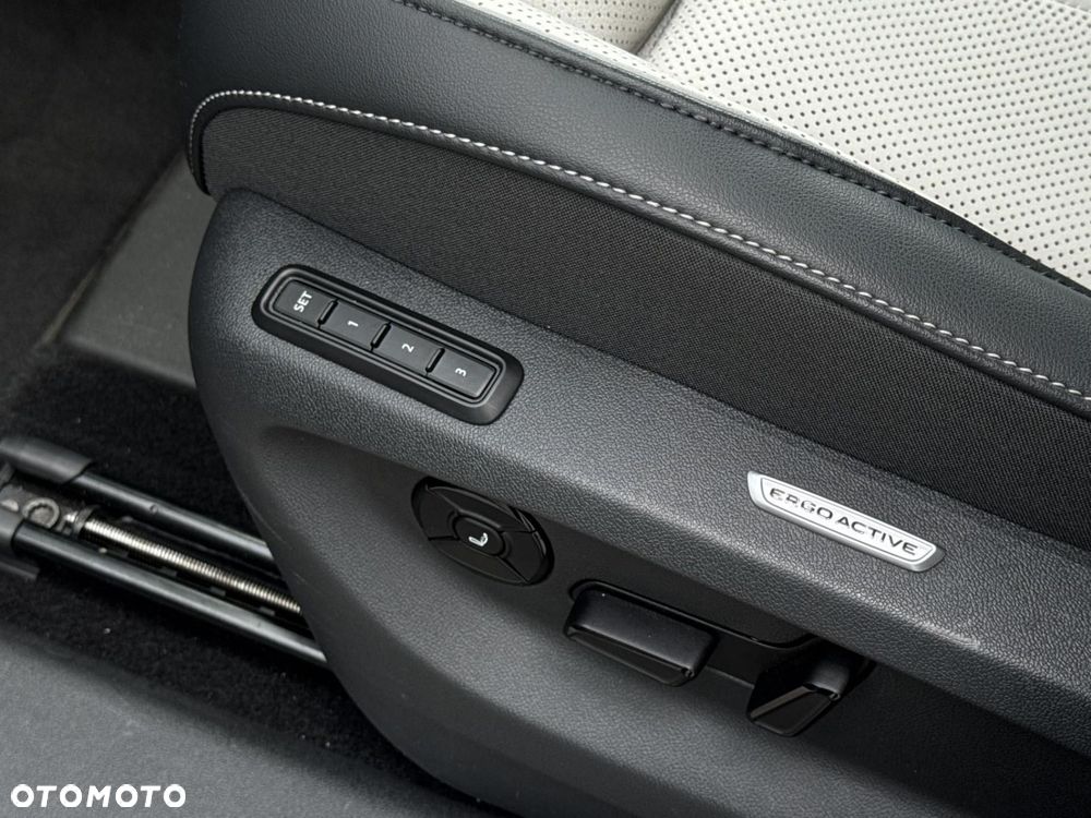 Volkswagen Tiguan - 12