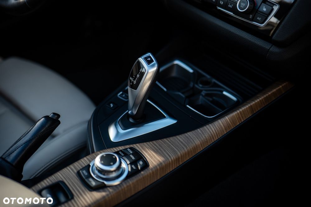 BMW Seria 2 220i - 15