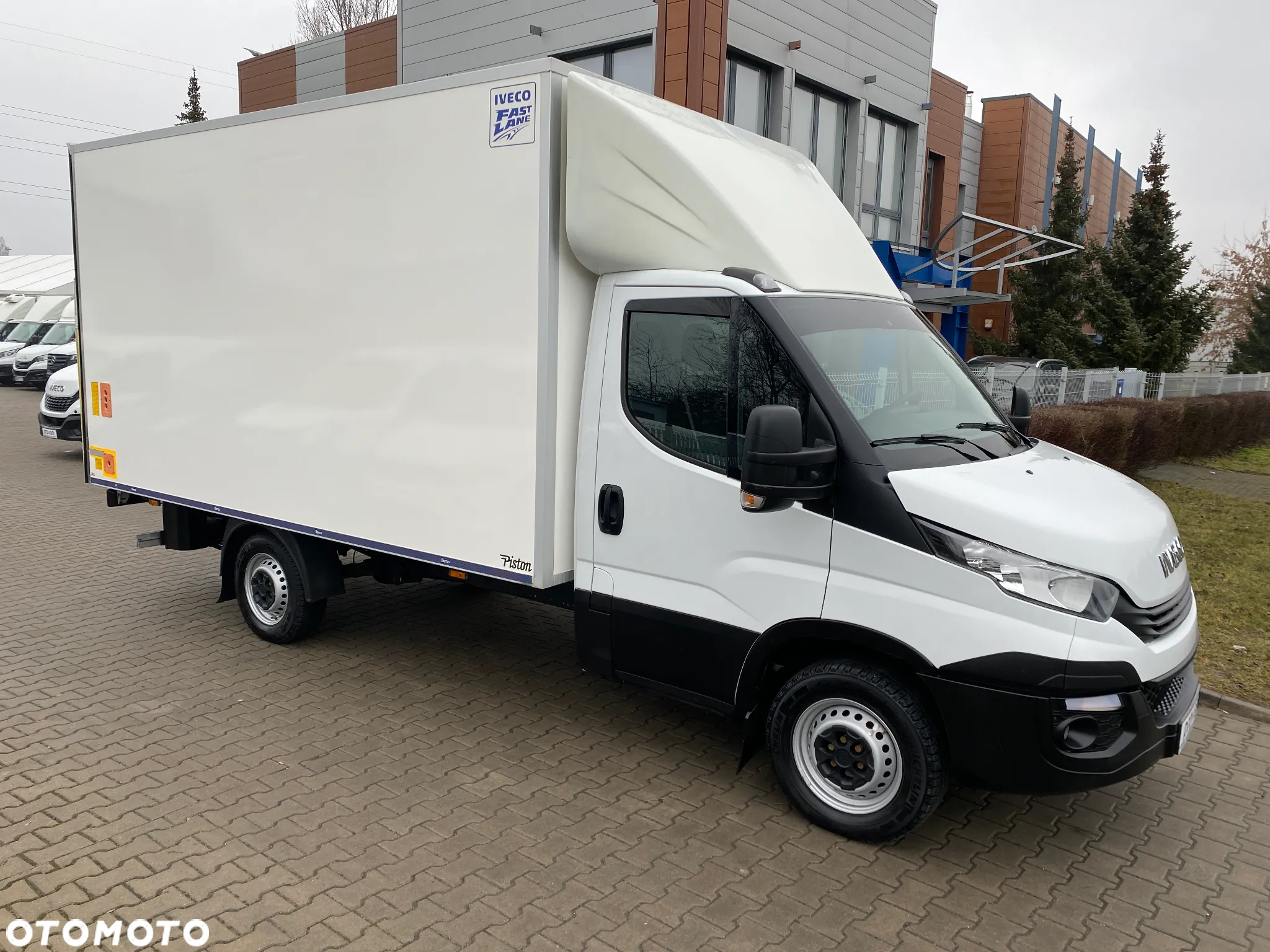 Iveco DAILY 35S16 HI-MATIC KONTENER 8 EUROPALET WINDA ZEPRO - 3