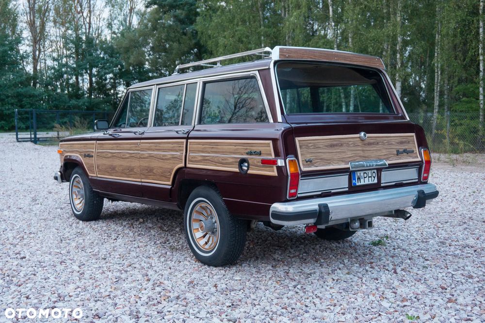Jeep Wagoneer - 4