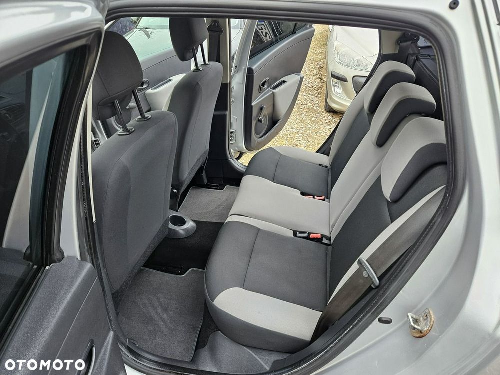 Renault Clio - 9