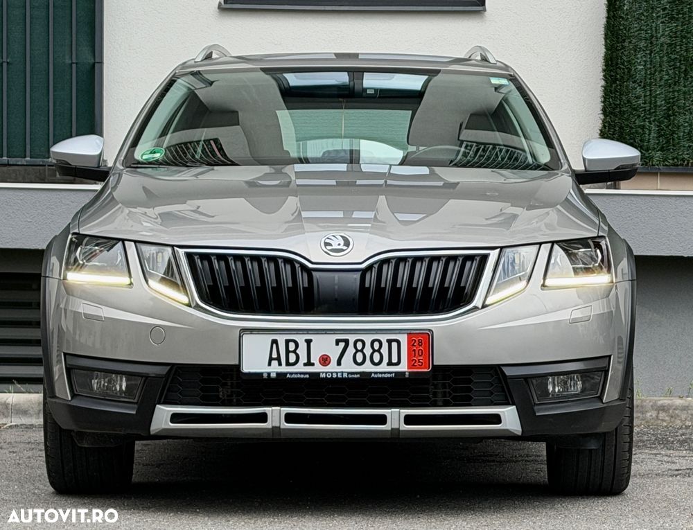 Skoda Octavia Combi 2.0 TDI DSG 4X4 Scout - 12