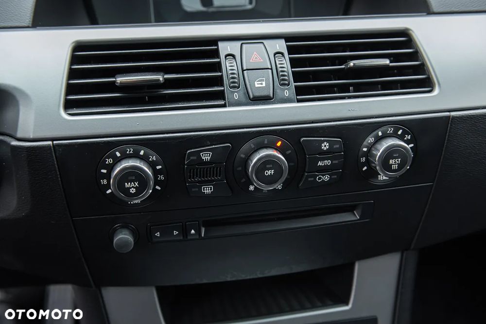 BMW Seria 5 525i - 25