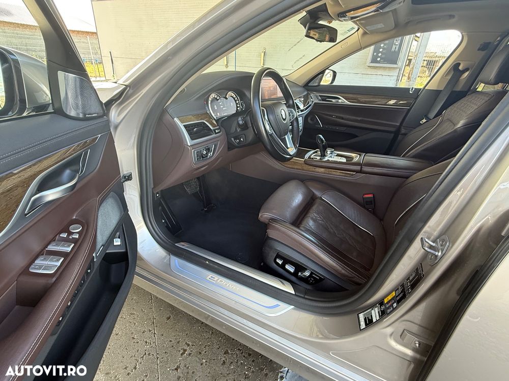 BMW Seria 7 740Le xDrive iPerformance - 7