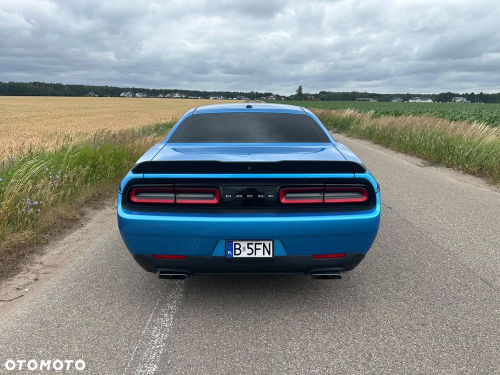 Dodge Challenger - 11