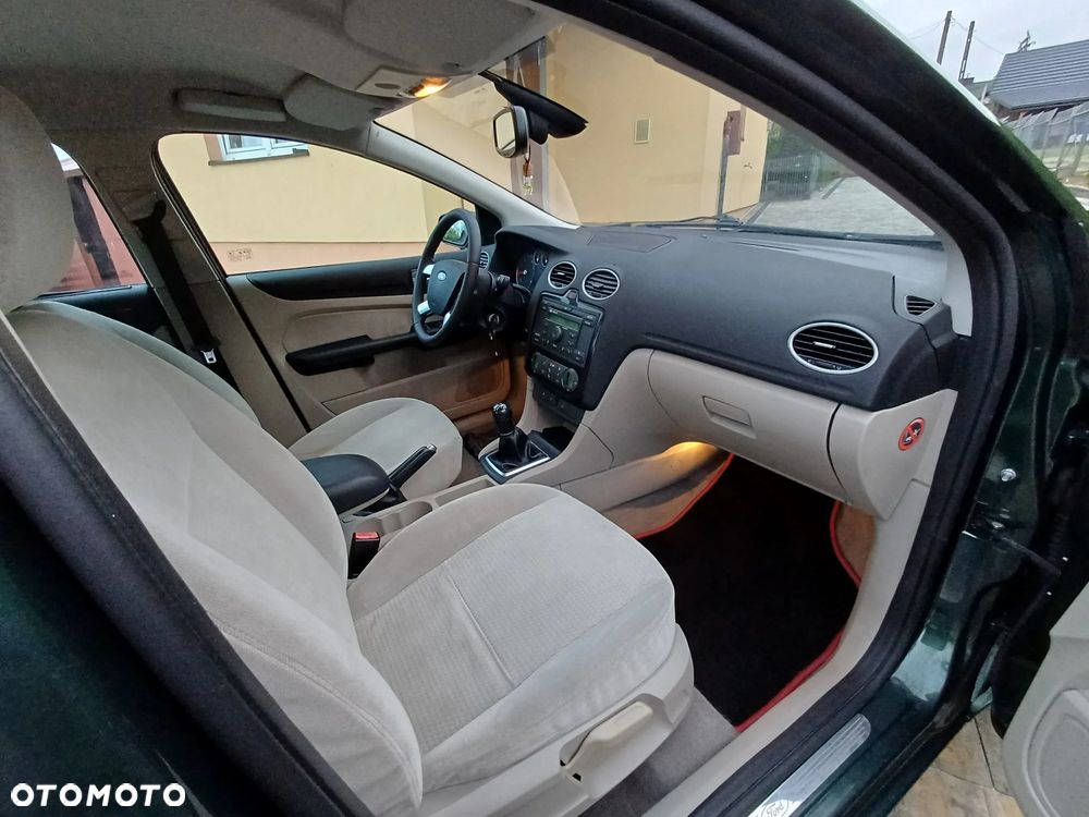 Ford Focus 1.6 Ti-VCT Ghia - 6
