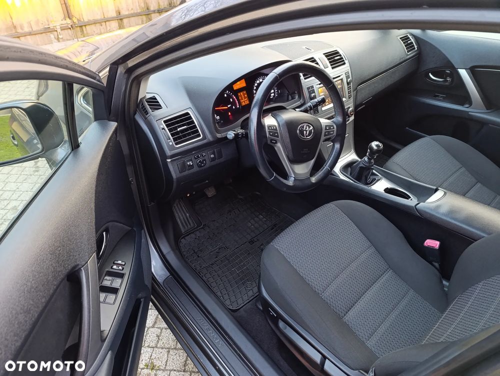 Toyota Avensis 2.0 D-4D - 11