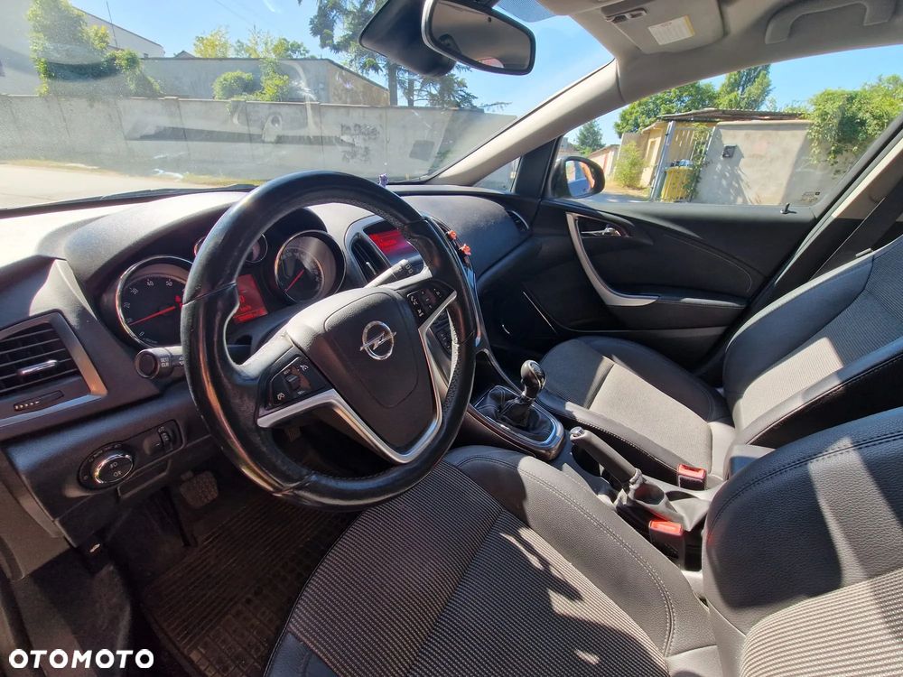 Opel Astra 1.6 T Cosmo - 13