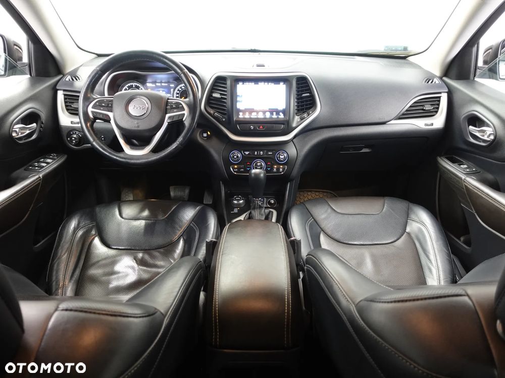Jeep Cherokee - 26