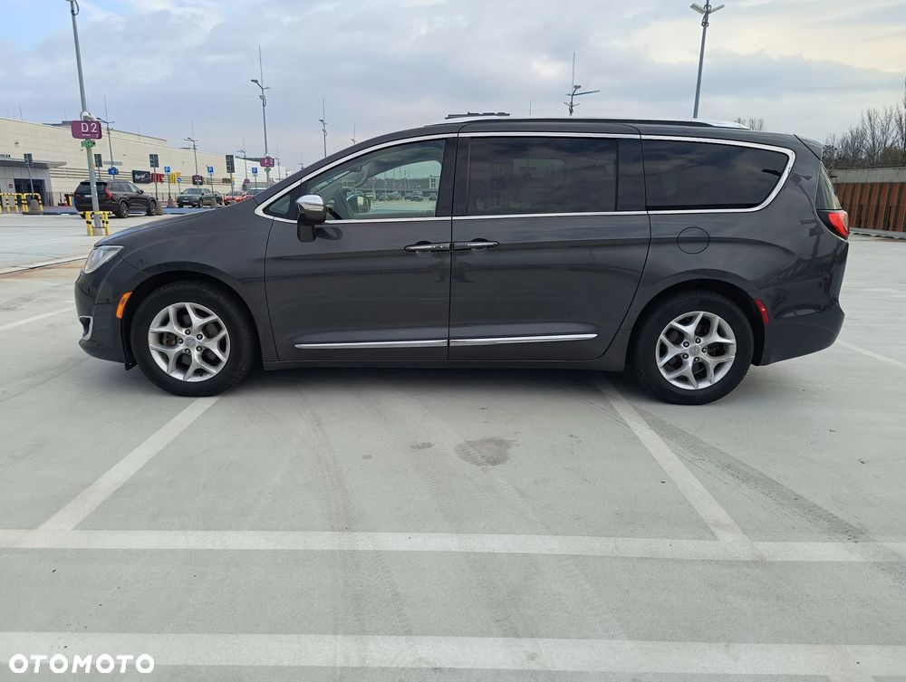 Chrysler Pacifica - 5