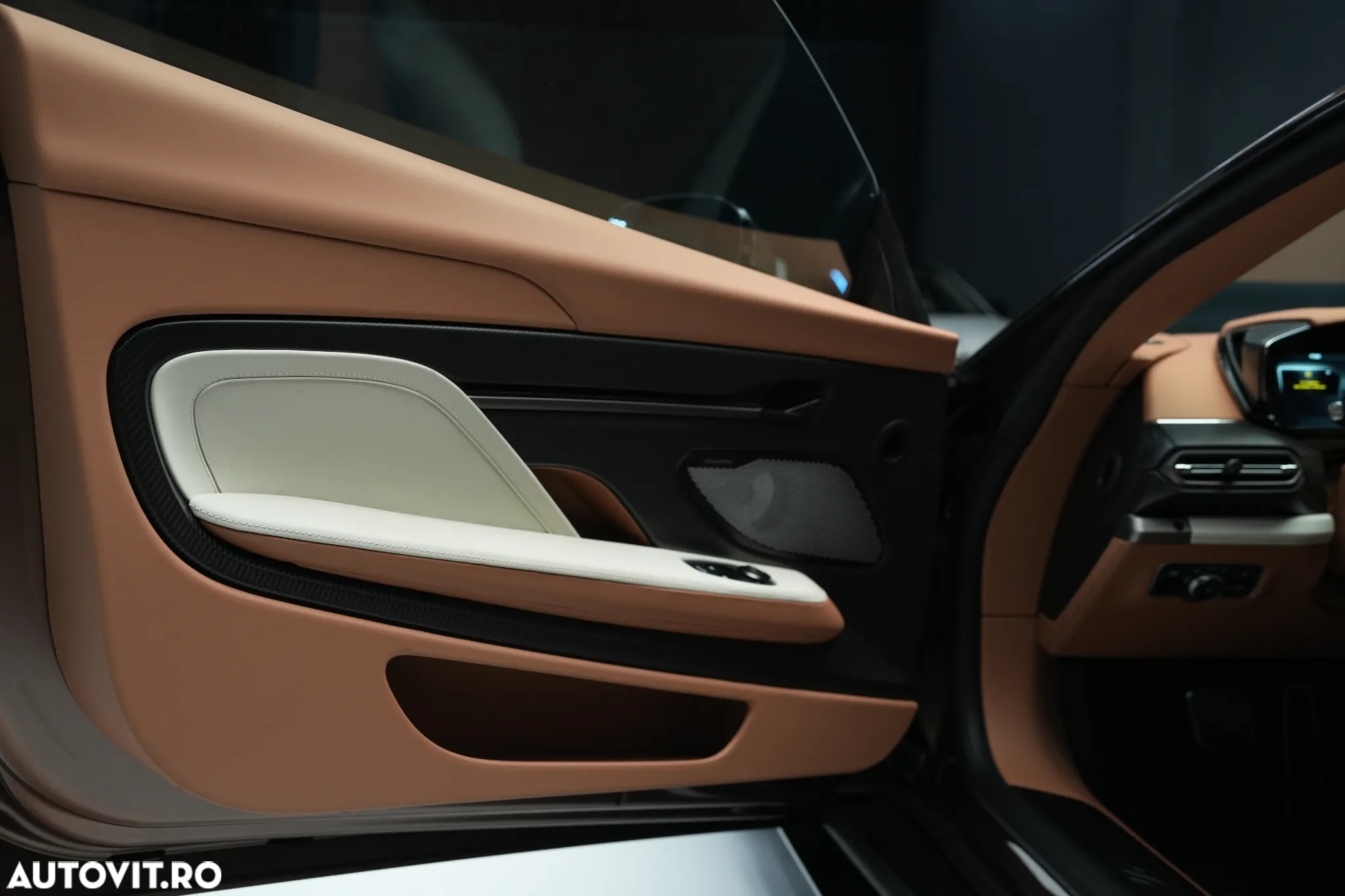 Aston Martin Vanquish - 20