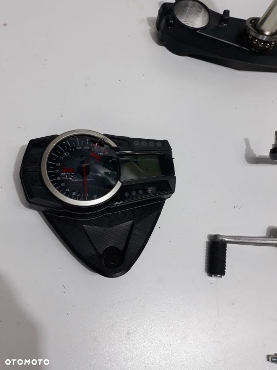Suzuki GSXR 600 750 k8 k9 laga dolna półka licznik oś klamka nóżka - 4