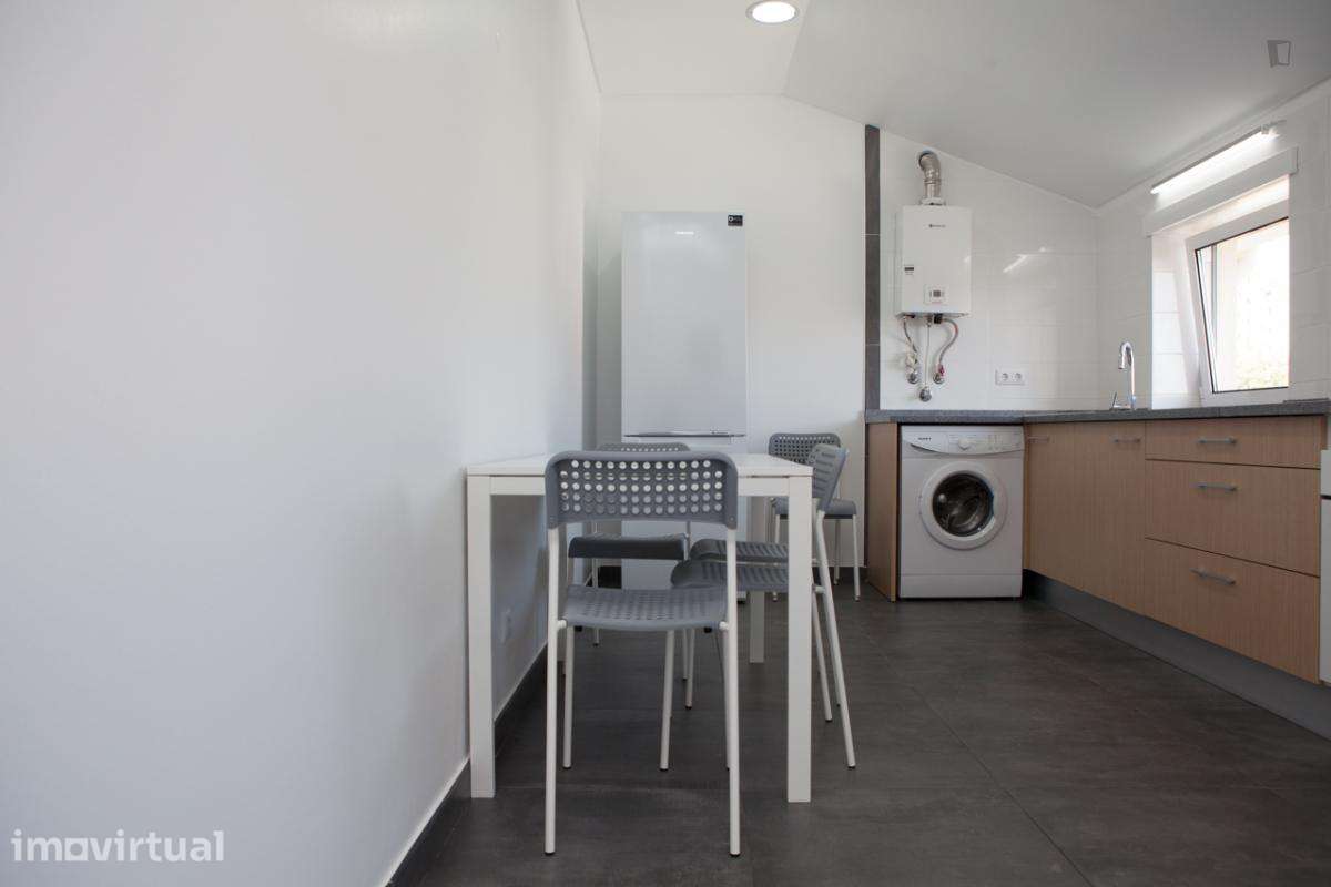 Quarto - localizado em Montes Claros Coimbra - Grande imagem: 3/21