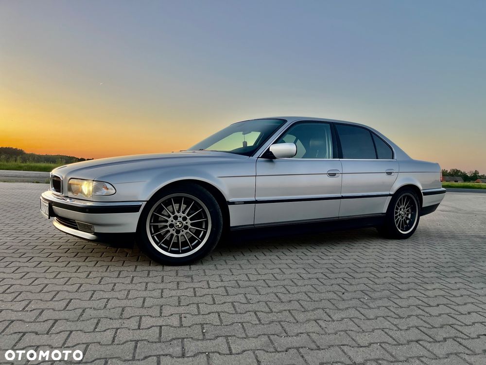 BMW Seria 7 735i L - 3