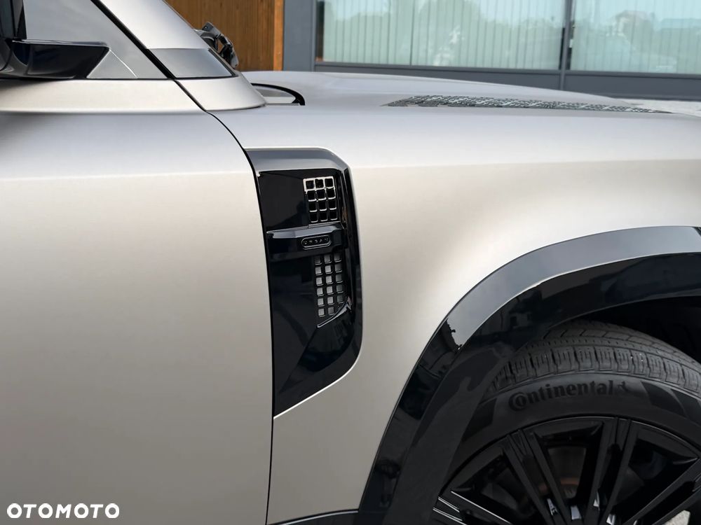 Land Rover Defender 3.0 D300 mHEV X-Dynamic SE - 34