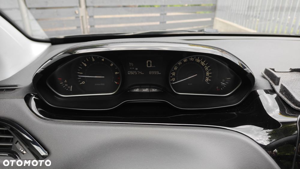 Peugeot 208 1.2 PureTech Style - 10
