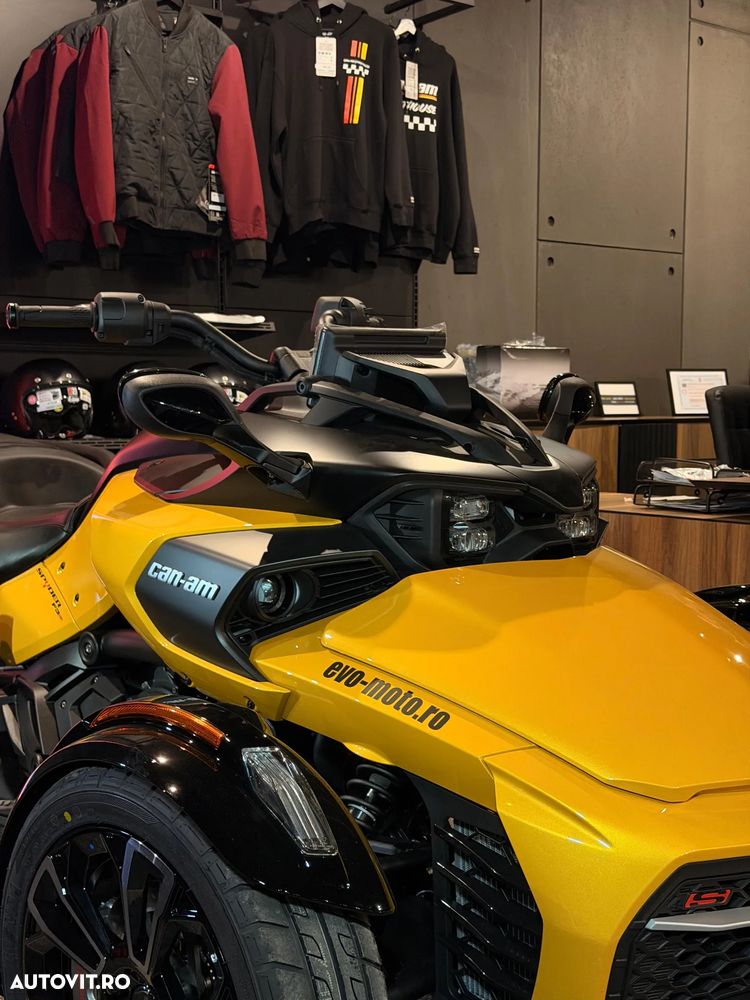 Can-Am Spyder - 3