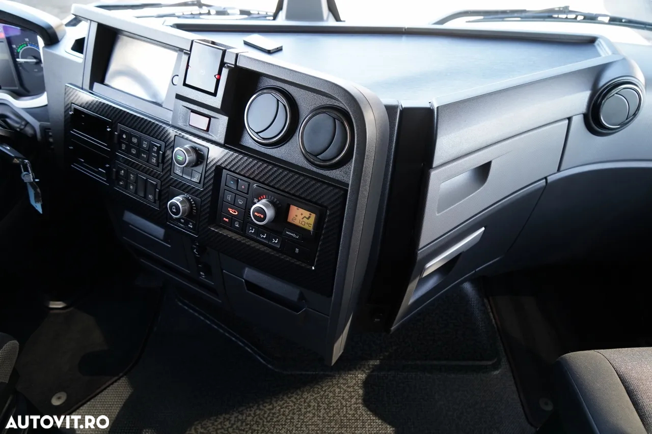 Renault T 440 / 6X2 / SOLO / CORTINĂ 9.5 M / I-PARK COOL / RIDICABIL / JANTE DIN ALIAJ / PUNȚĂ RIDICABILĂ - 31