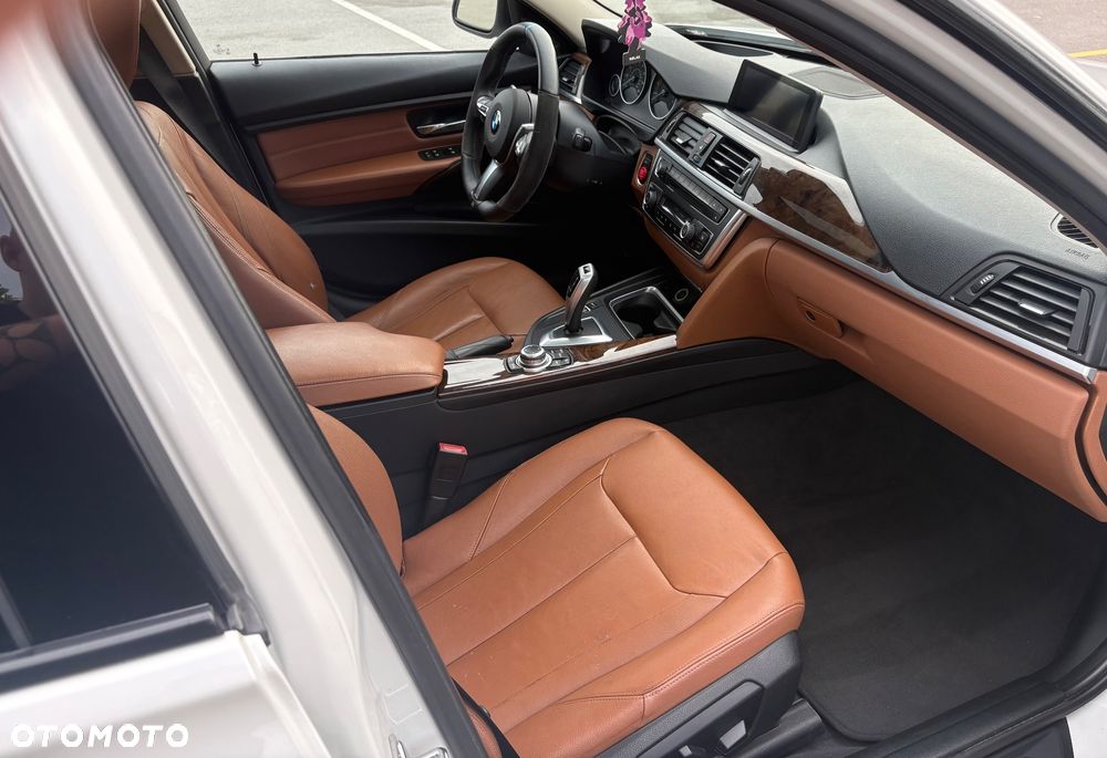 BMW Seria 3 328i Luxury Line - 15