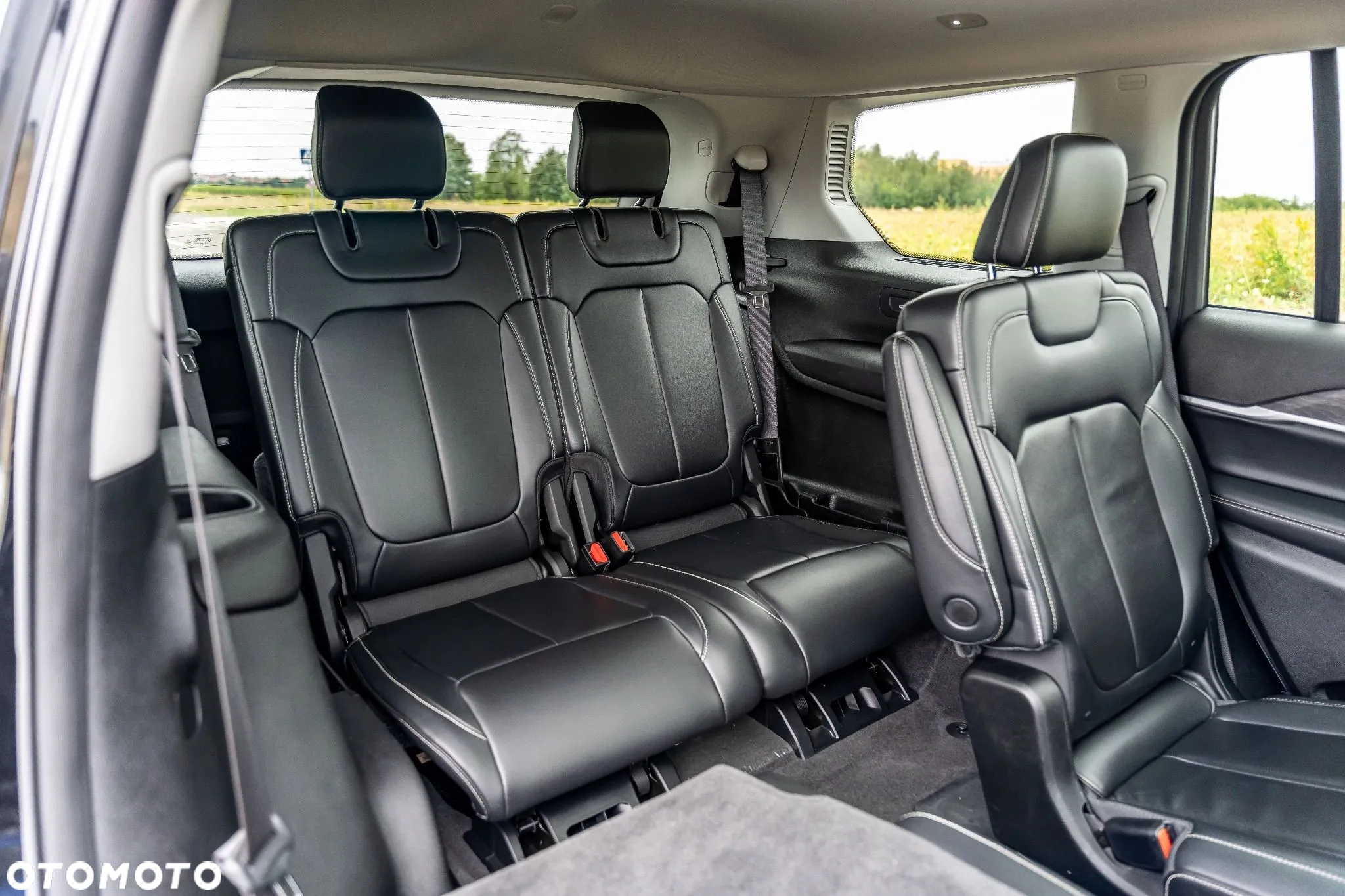 Jeep Grand Cherokee - 12