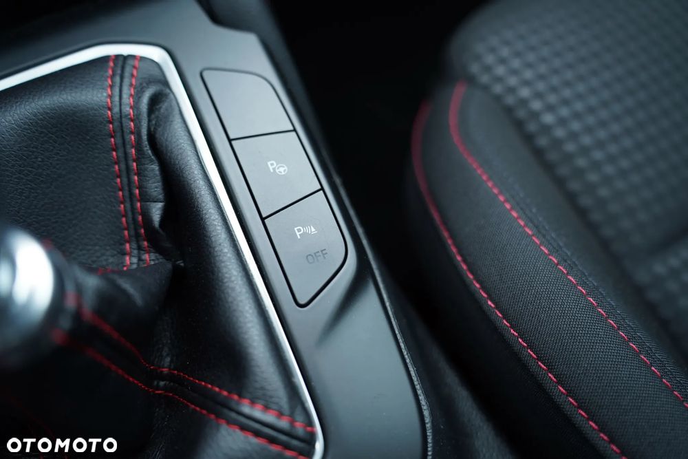 Ford Focus 1.5 EcoBlue Start-Stopp-System ST-LINE - 34