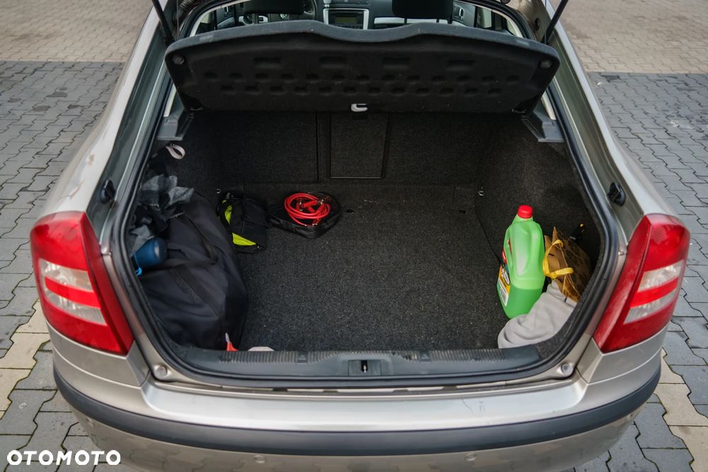 Skoda Octavia 1.6 FSI Ambiente - 11