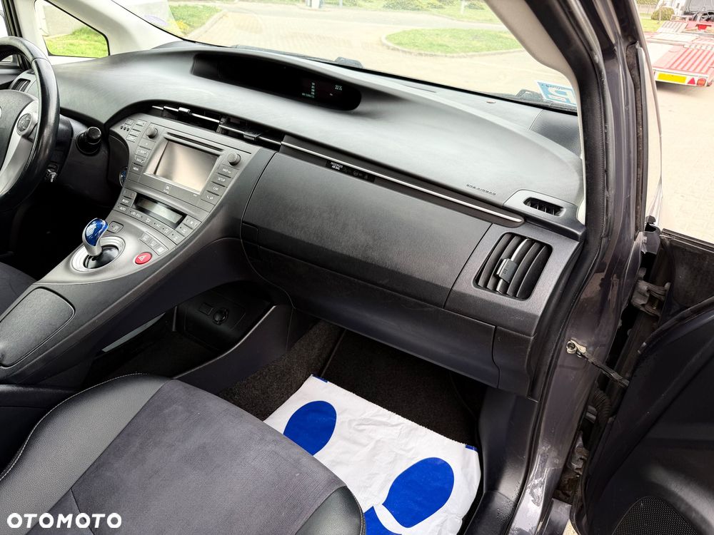 Toyota Prius 1.8 HSD Premium - 17