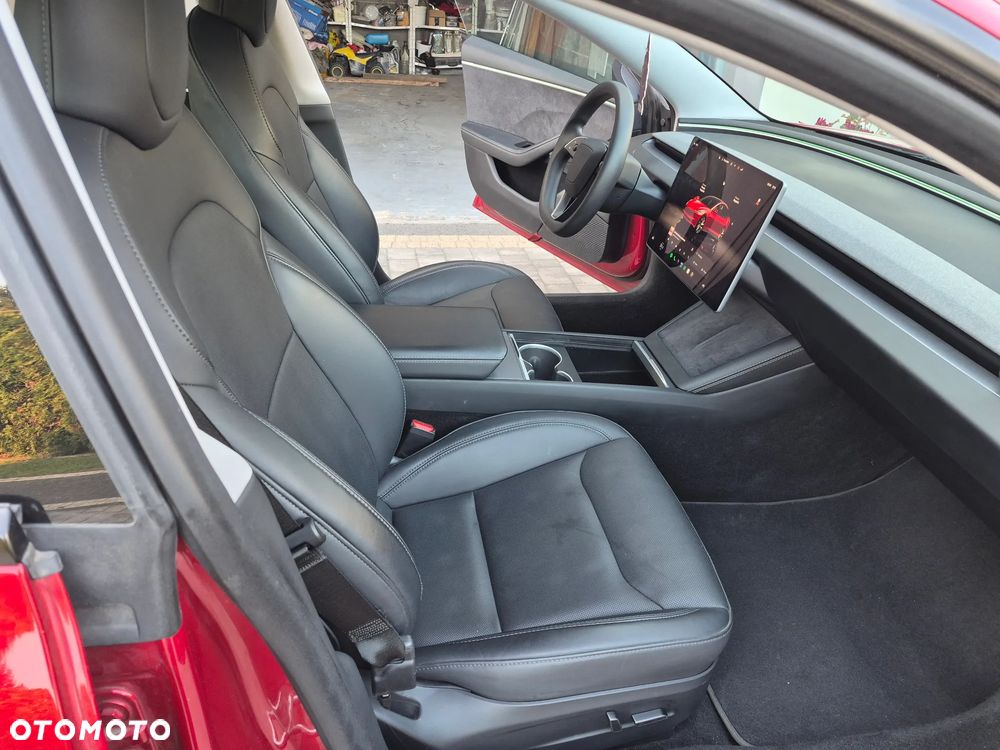 Tesla Model 3 - 24