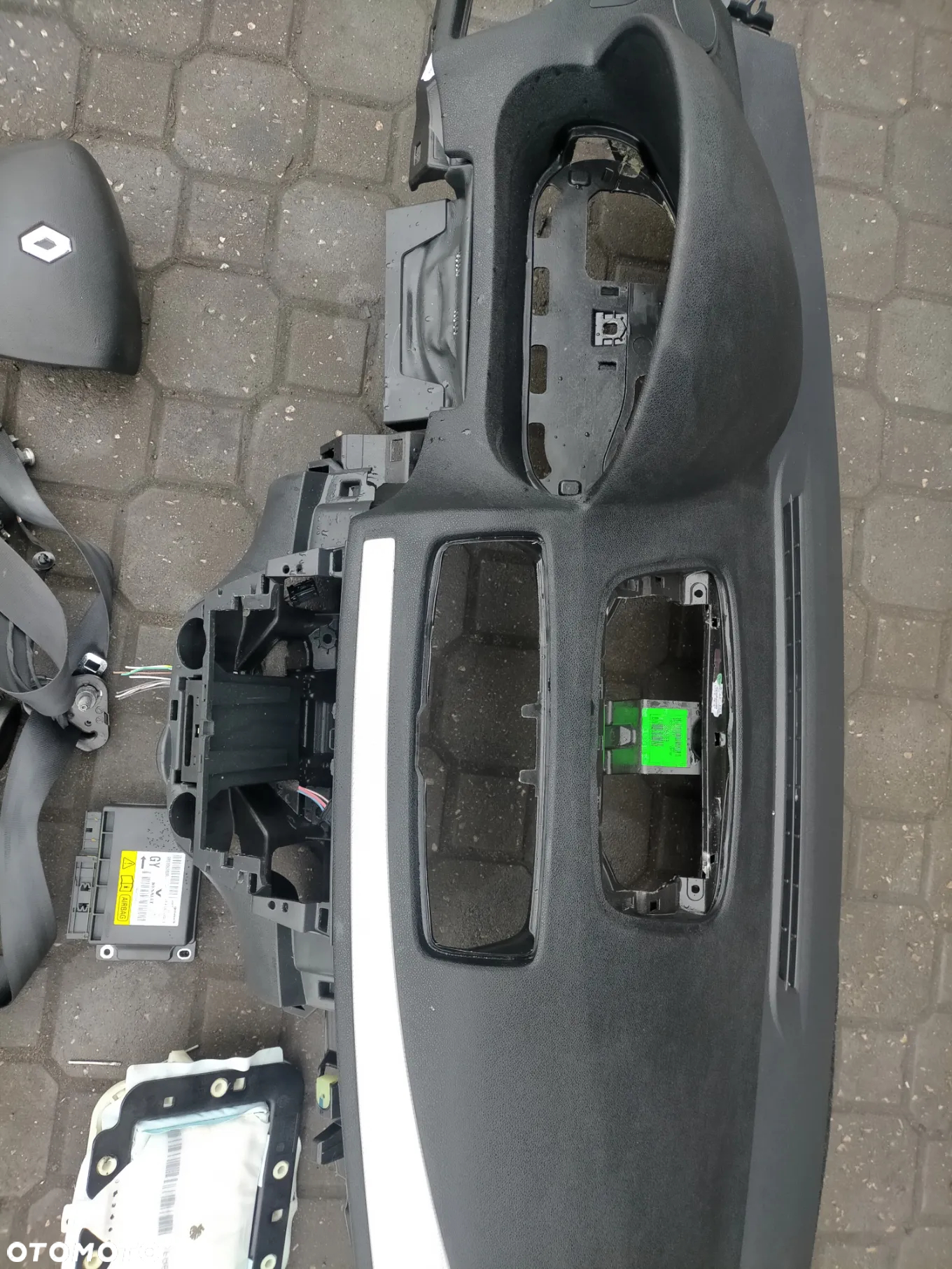 Deska rozdzielcza kokpit , konsola Renault Megane III Kombi , poduszka , pasy , napinacze - 3
