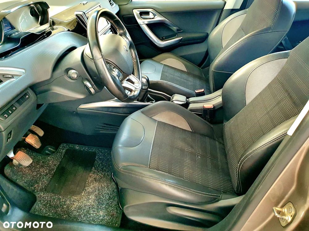 Peugeot 2008 1.6 e-HDi Allure S&S - 9