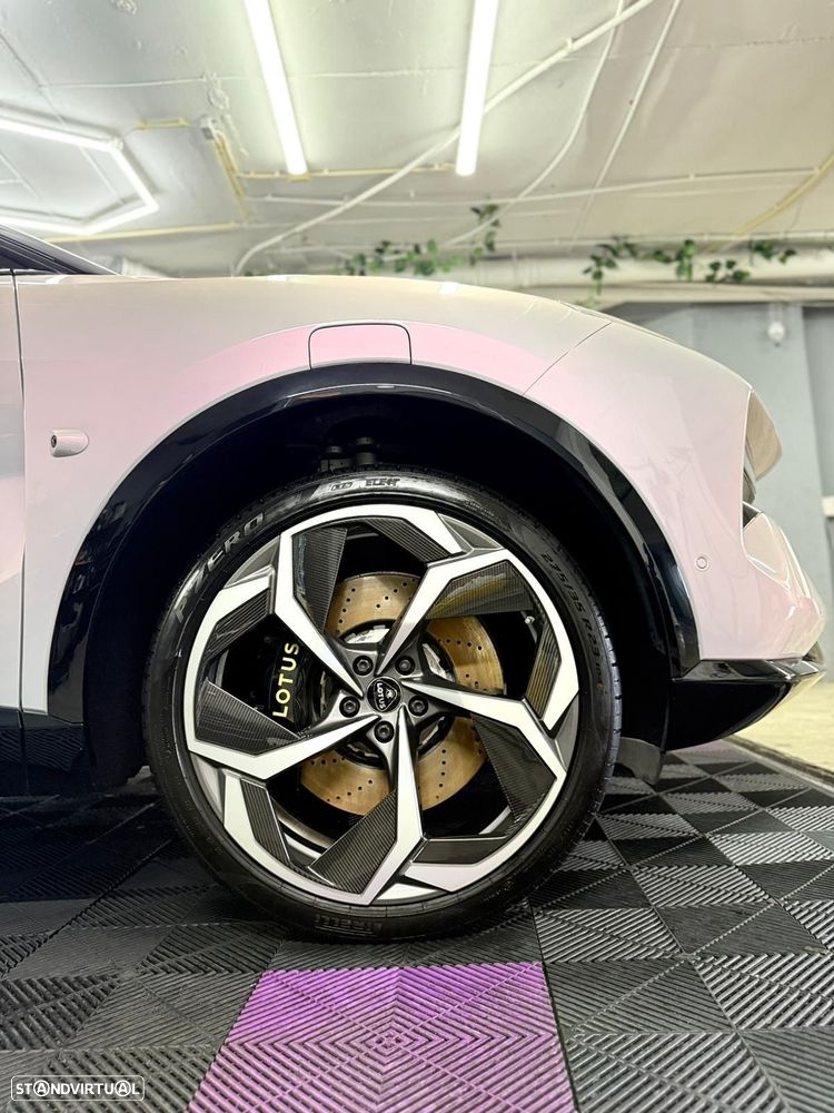 Lotus Eletre - 13