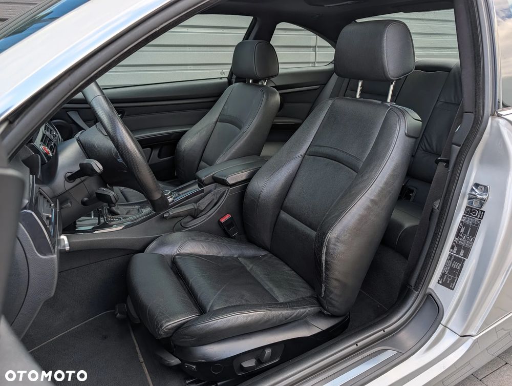 BMW Seria 3 325i M Sport Edition - 6