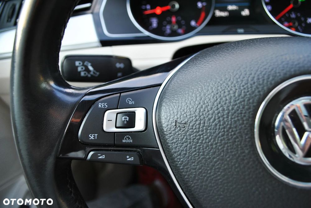 Volkswagen Passat - 20