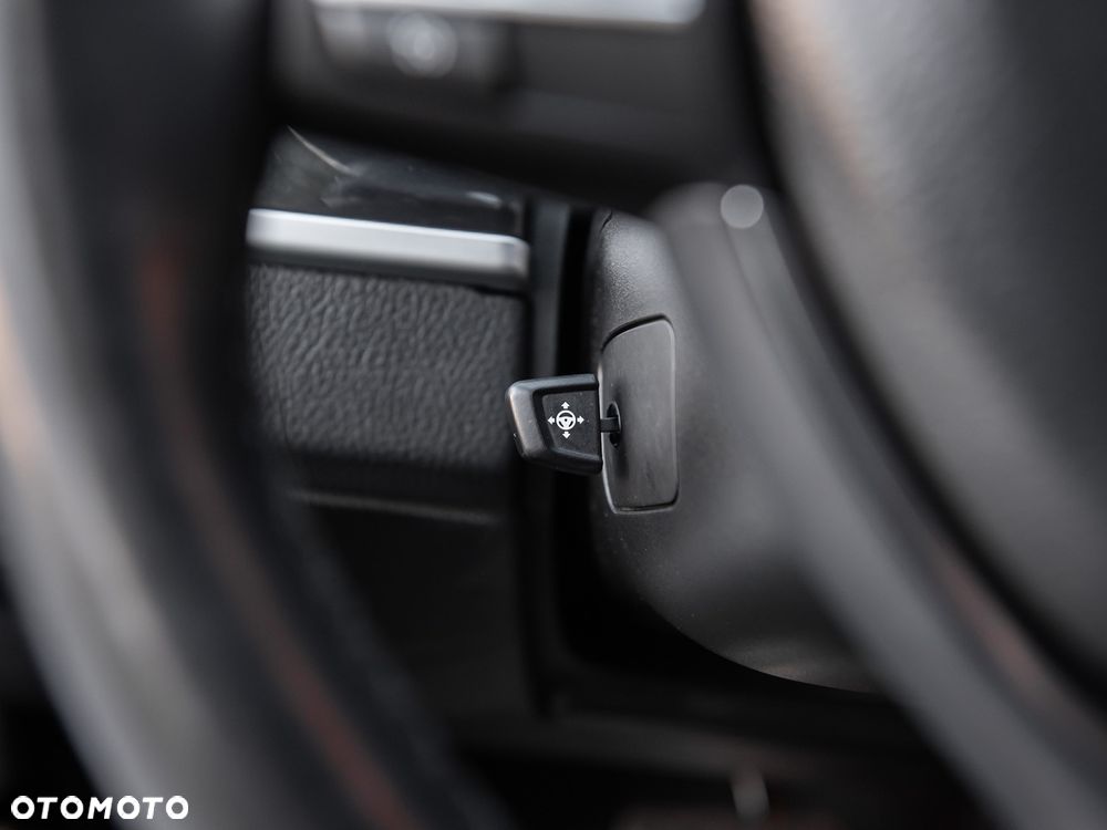 BMW Seria 5 528i xDrive Sport-Aut Luxury Line - 22