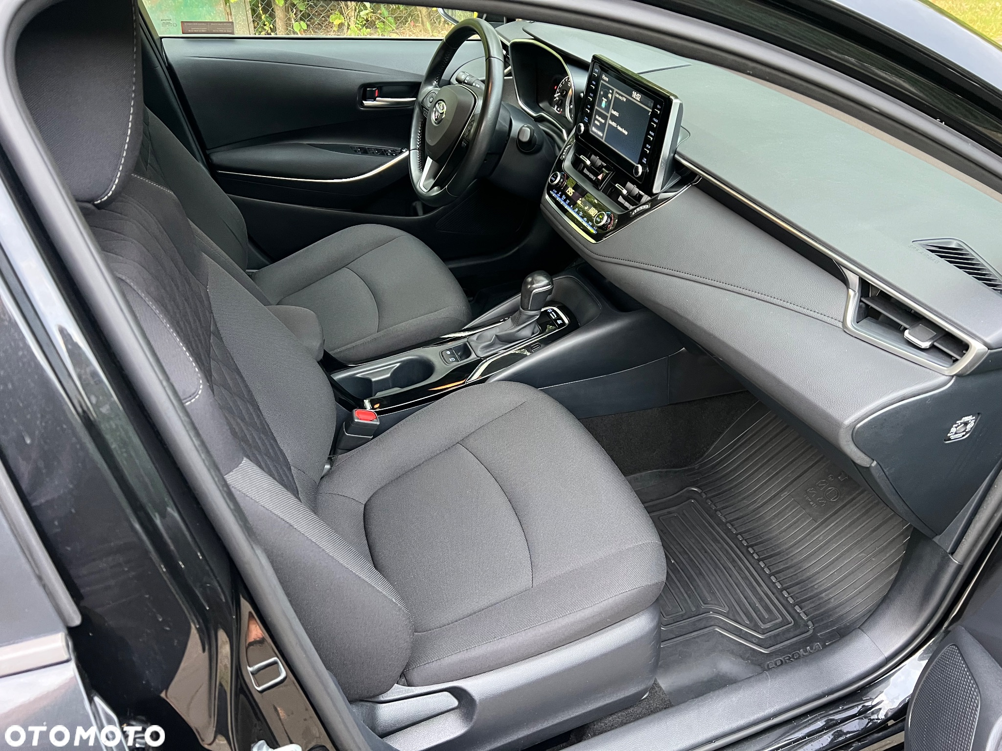 Toyota Corolla 1.8 Hybrid Comfort - 24