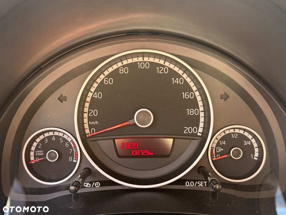 Volkswagen up! 1.0 high - 10