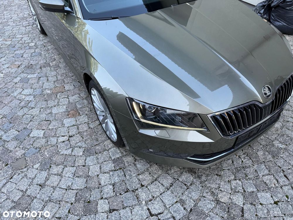 Skoda Superb 2.0 TDI DSG Premium Edition - 2