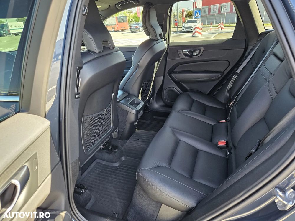 Volvo XC 60 B4 MHEV AWD Momentum Pro - 15