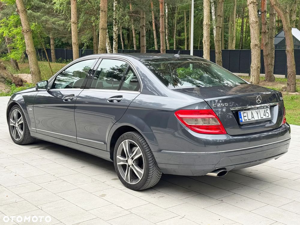 Mercedes-Benz Klasa C 250 CGI Automatik BlueEFFICIENCY Avantgarde - 14