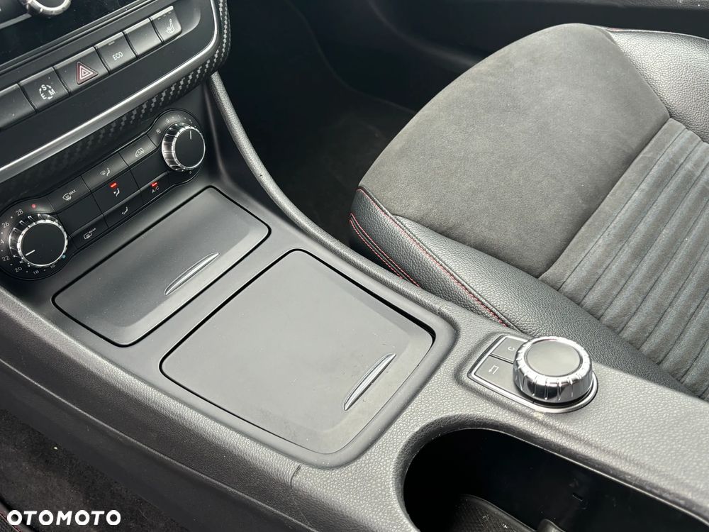 Mercedes-Benz Klasa A 180 7G-DCT AMG Line - 24