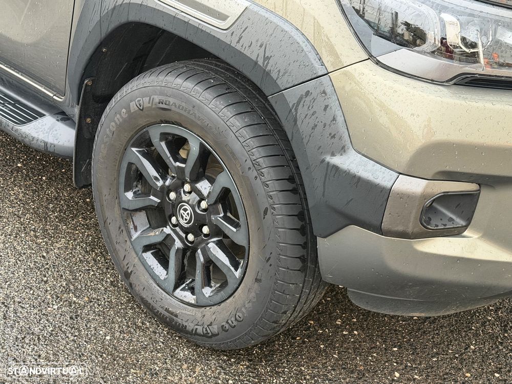 Toyota Hilux 2.8 D-4D 4WD Invincible TA - 18