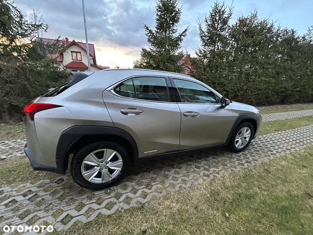 Lexus UX - 8