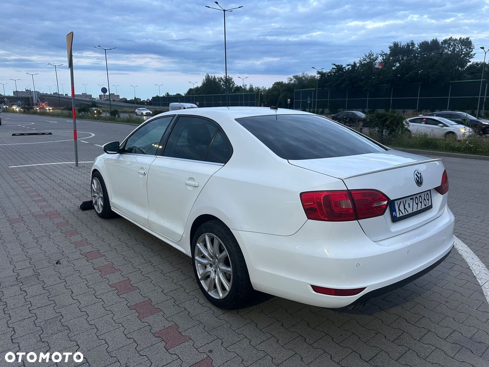 Volkswagen Jetta 2.0 TDI Comfortline - 5
