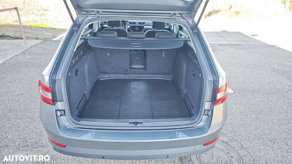 Skoda Superb 2.0 TDI DSG Ambition - 37