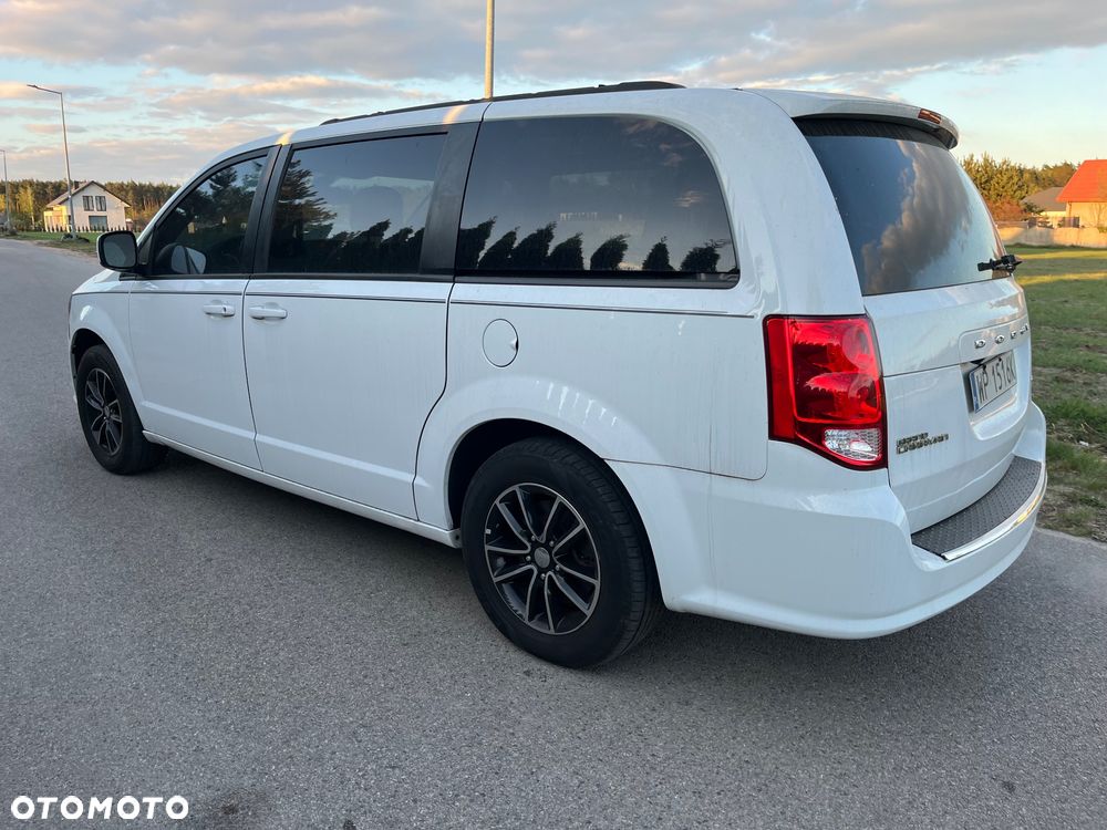 Dodge Grand Caravan - 12