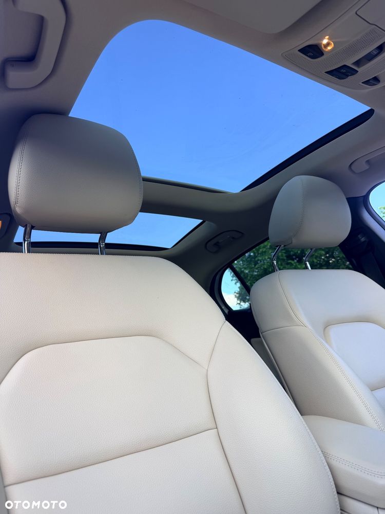Mercedes-Benz GLA 250 4Matic 7G-DCT - 15