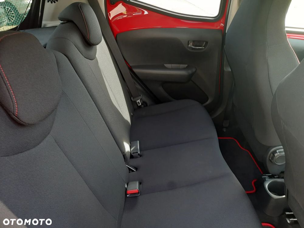 Toyota Aygo x-play touch - 18