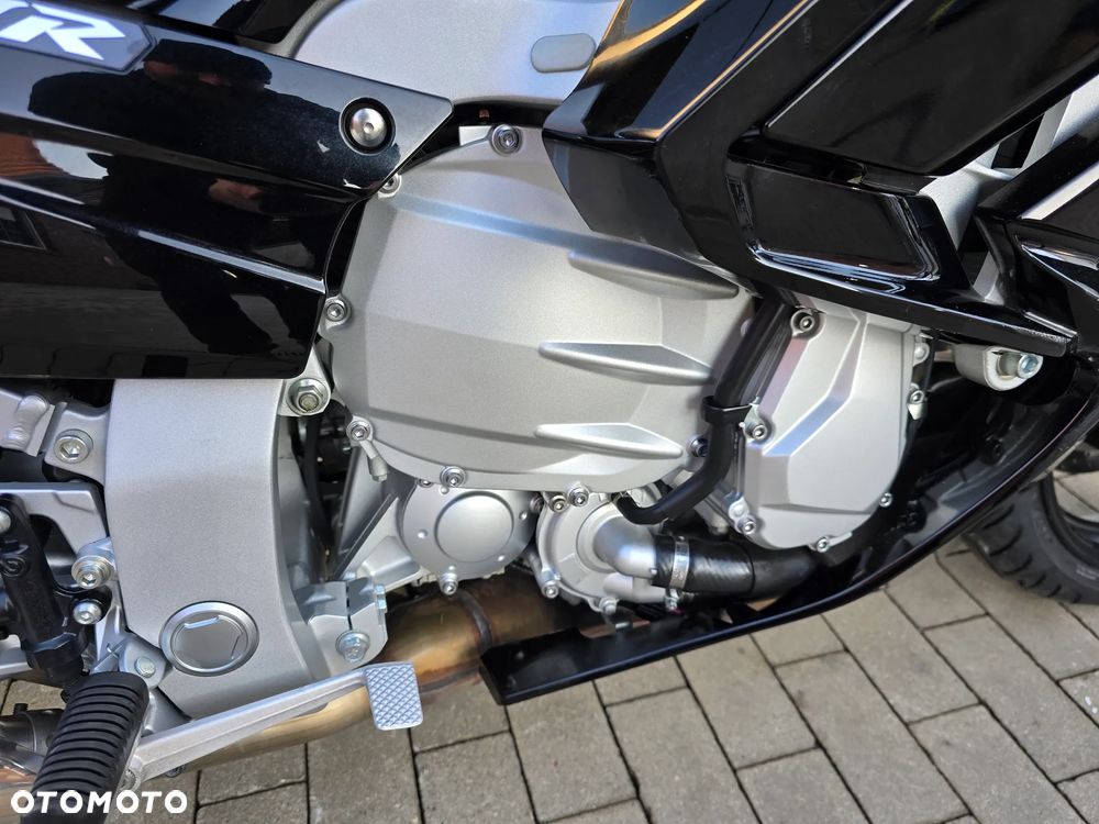 Yamaha FJR - 9