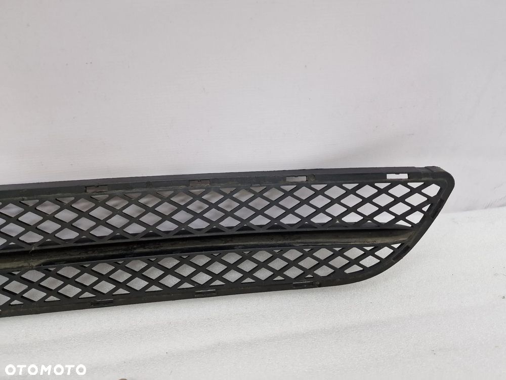 BMW E90 / E91 04- KRATKA ŚRODKOWA ZDERZAKA PRZEDNIEGO PRZÓD , NR 51117154556 / 7154556 , NR AUKCJI KR71 - 6