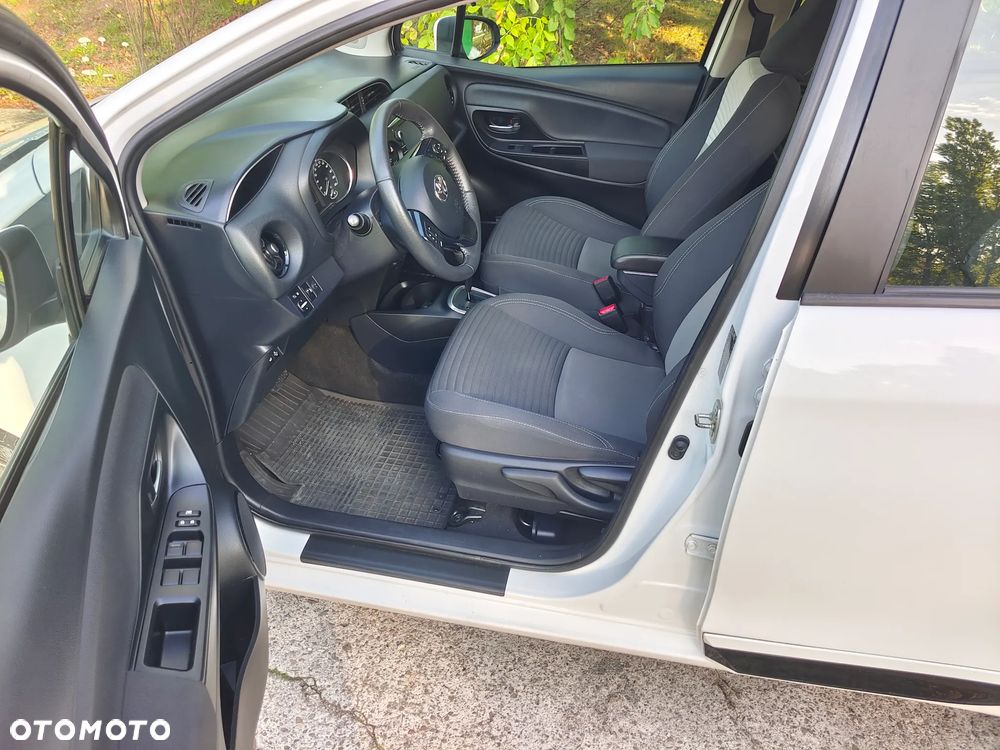 Toyota Yaris 1.5 Premium CVT - 32